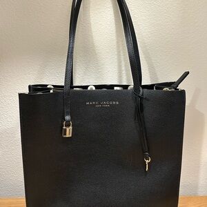 Marc Jacobs Elegant Black Tote